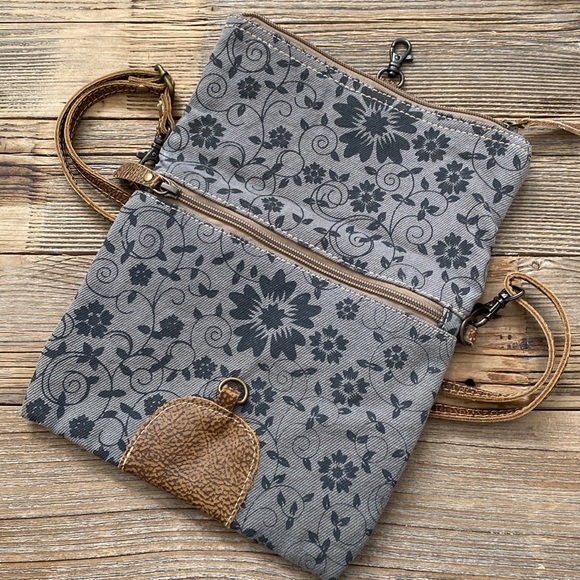 Last Chance🥳! Myra Bag Fold-over Crossbody. Leather/Canvas. - Picture 4 of 9